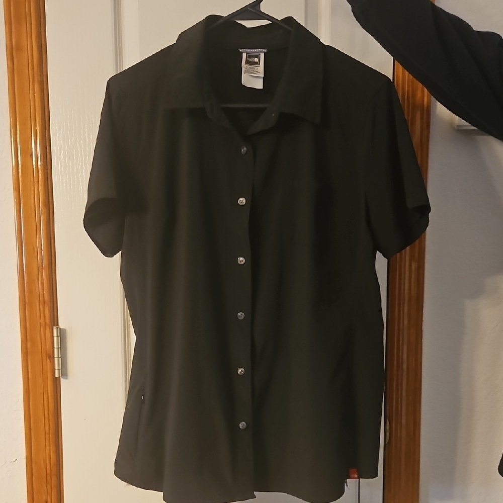 The North Face Stylish Black Short Sleeve Shirt